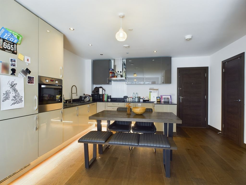 Property photo 1 of 9 Cam01909G0-Pr0196-Still005