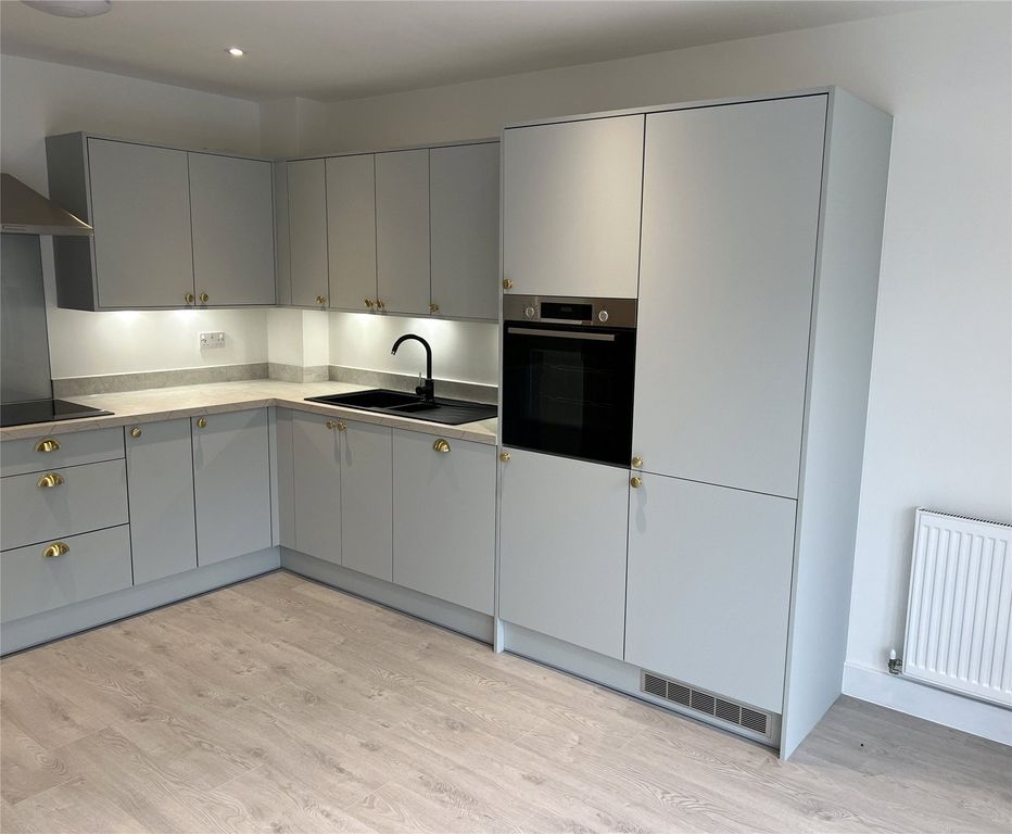 Property photo 3 of 11 Kitchen