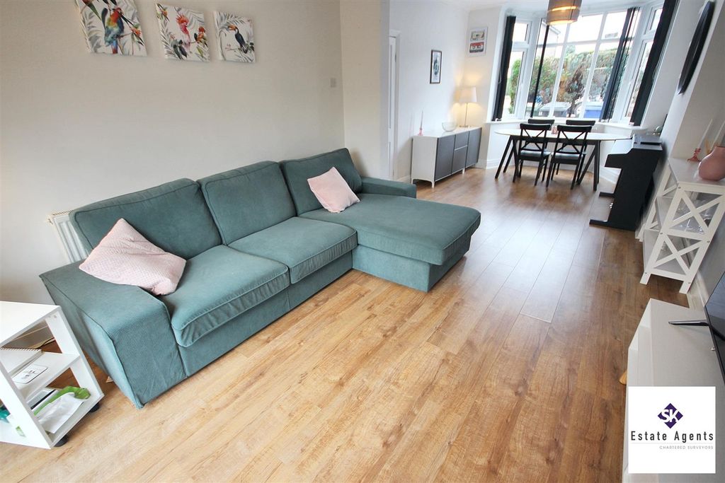 Property photo 2 of 25 Lounge