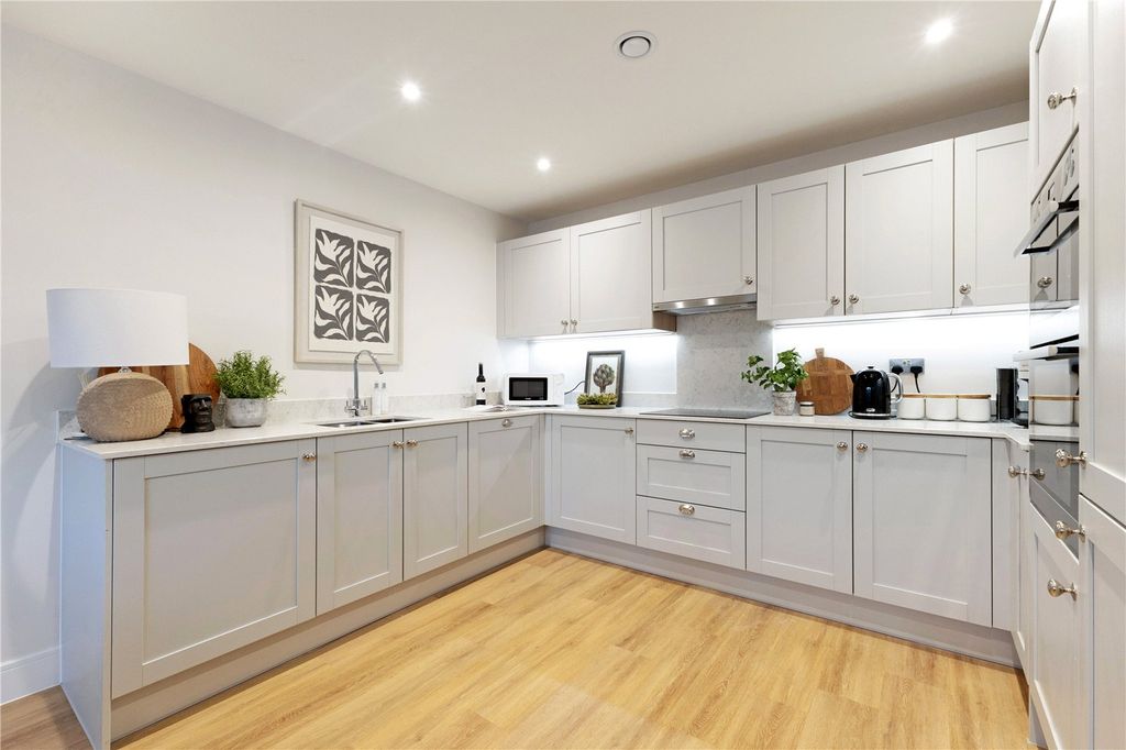 Property photo 2 of 10 Show Home