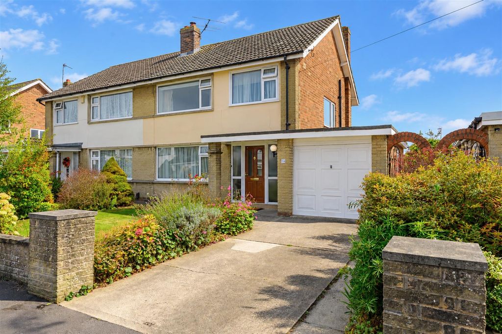 Property photo 1 of 16 External