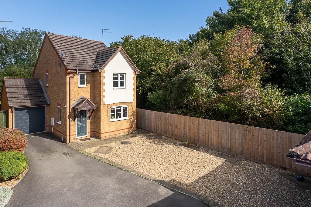 Property photo 1 of 19 15 Warwick Gardens, Thrapston-1.Jpg