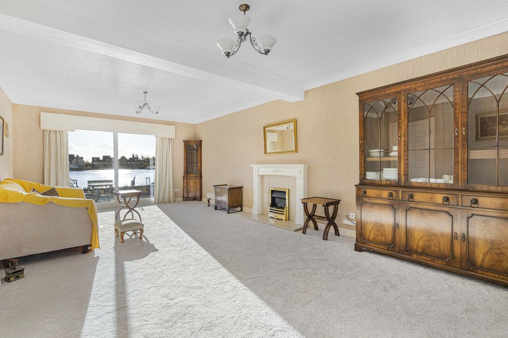 Property photo 3 of 37
