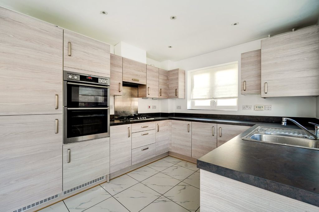 Property photo 2 of 19 Kitchen