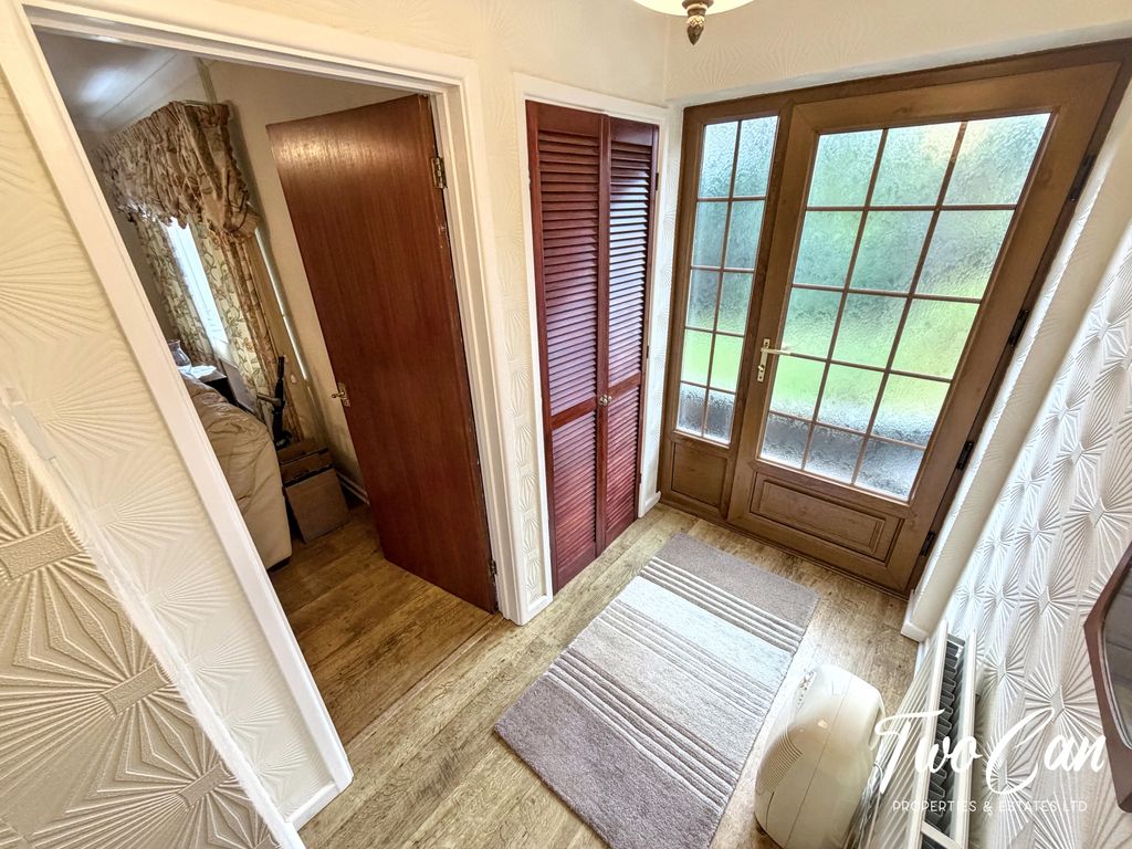 Property photo 2 of 27
