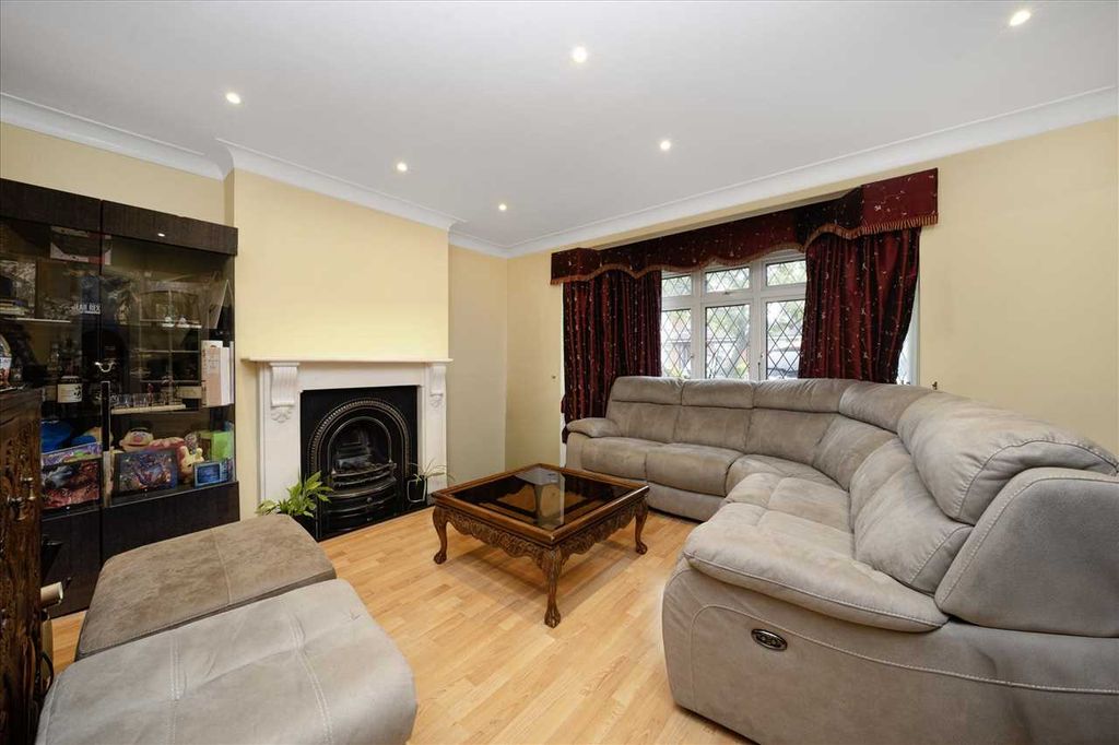 Property photo 3 of 18