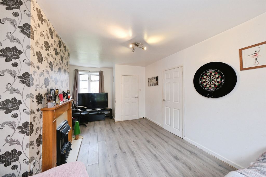 Property photo 3 of 16