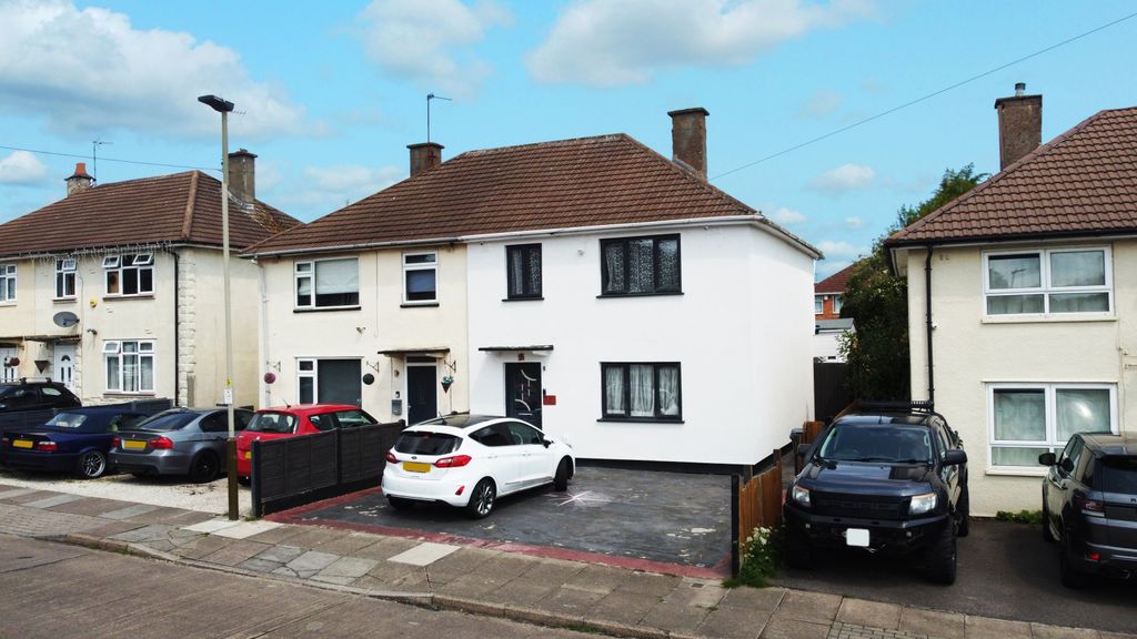 Property photo 1 of 21 Cheriton Road, Aylestone, Leicester, Leicestershire, Le2 8De