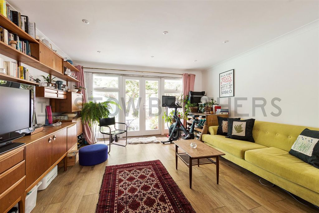 Property photo 3 of 27