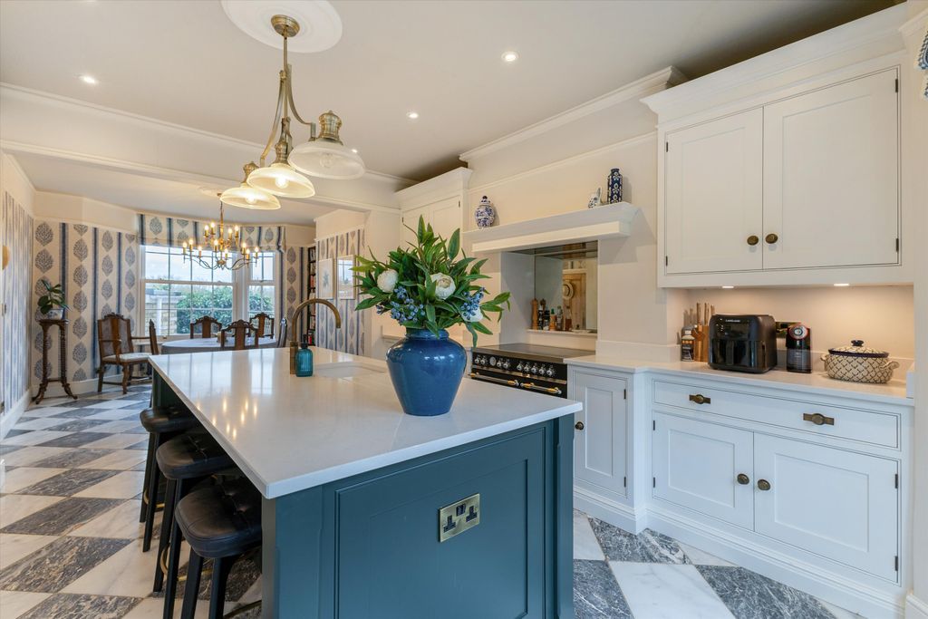 Property photo 2 of 13 Image