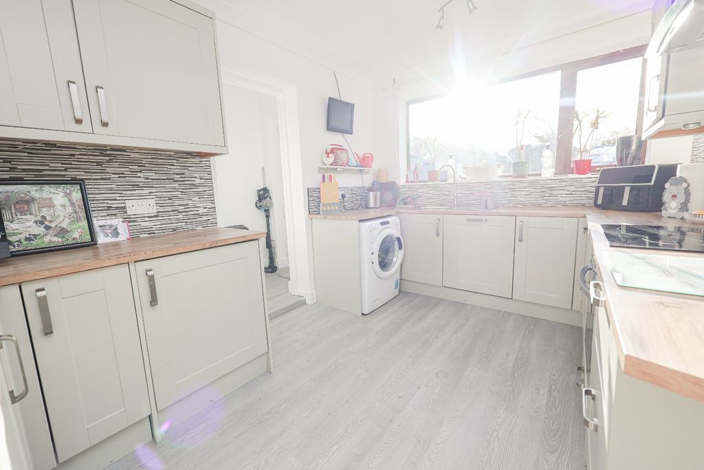 Property photo 3 of 27 4203363