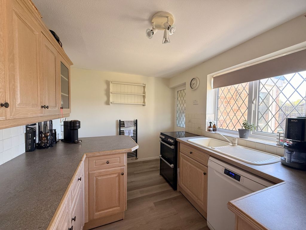 Property photo 3 of 21 Kitchen