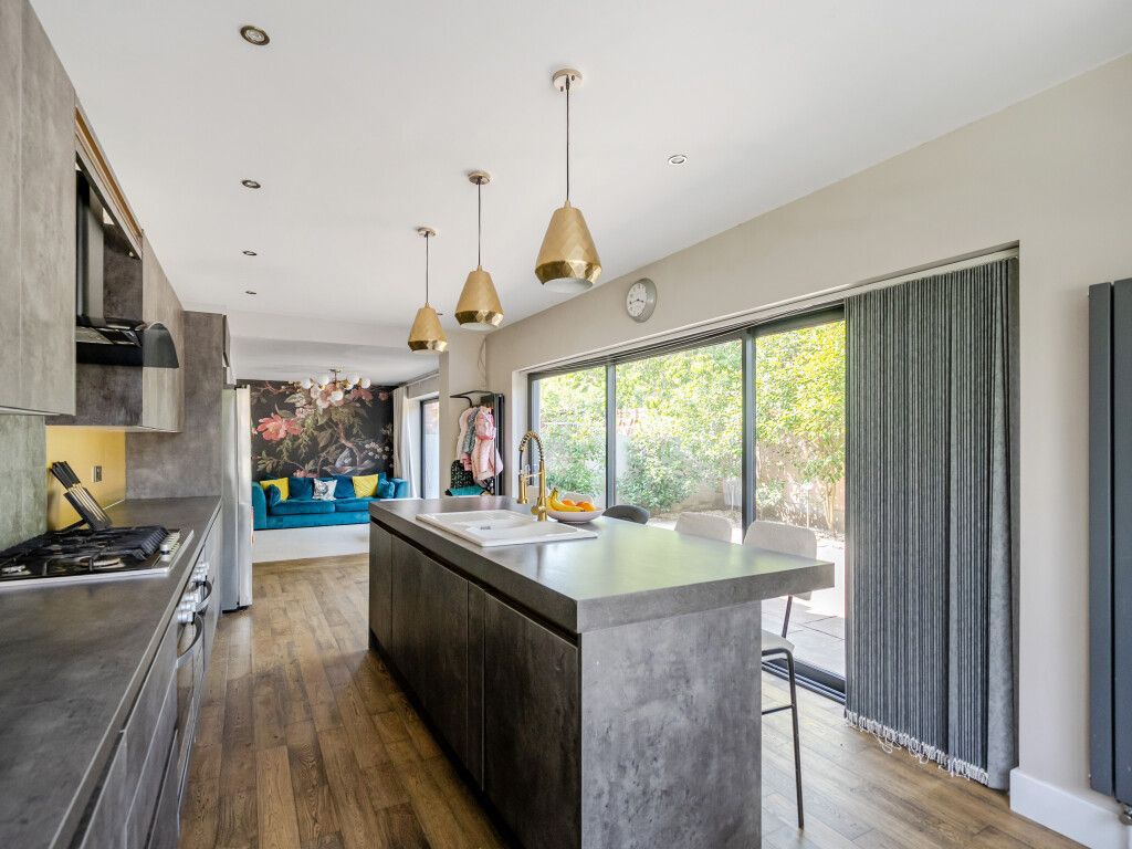 Property photo 1 of 25 1340793-11-689Cad...