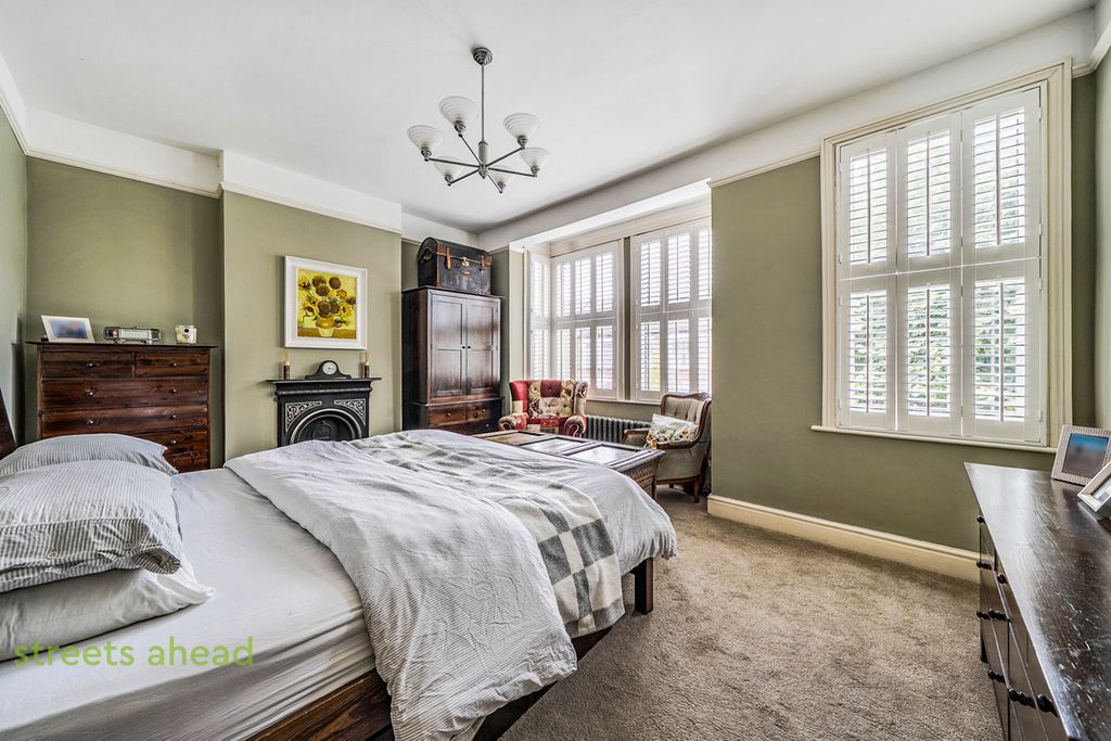 Property photo 2 of 19 Af849913-Eaef-484...