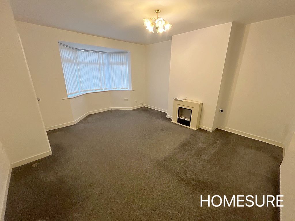 Property photo 3 of 19 Lounge