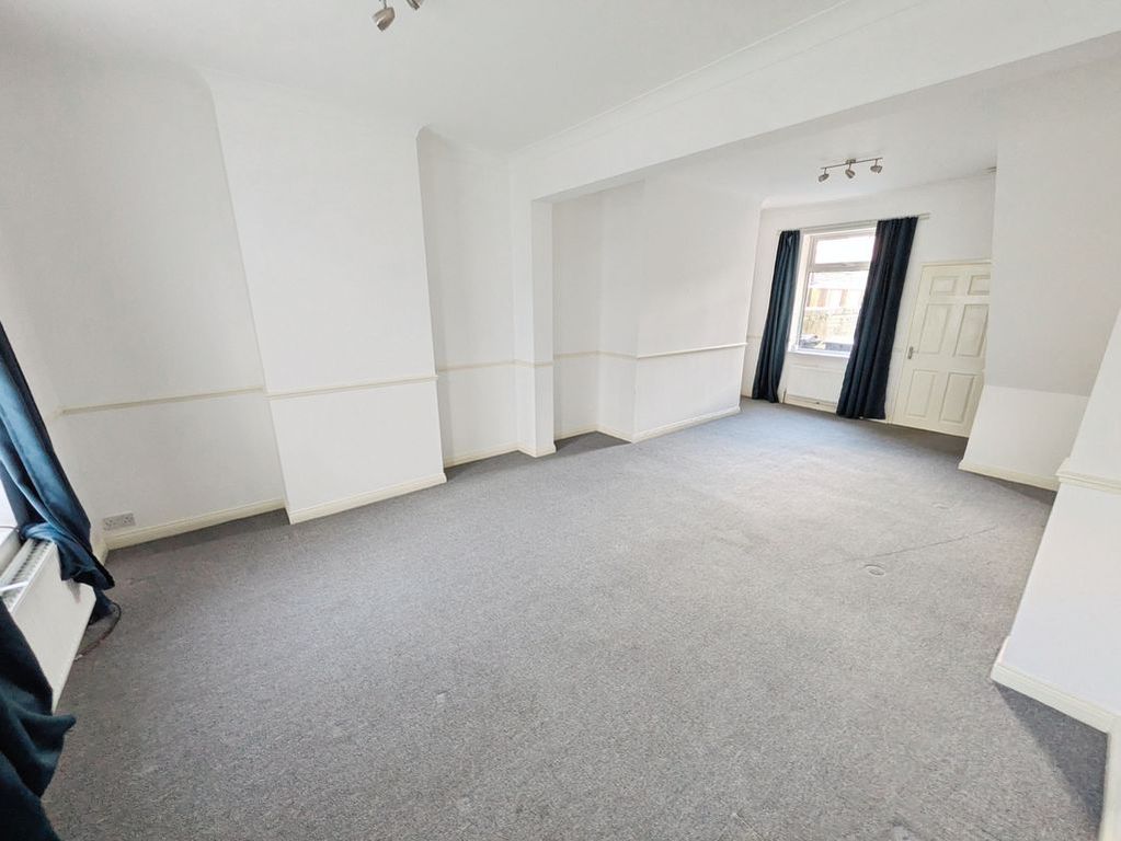 Property photo 2 of 10 Living/Dining Room