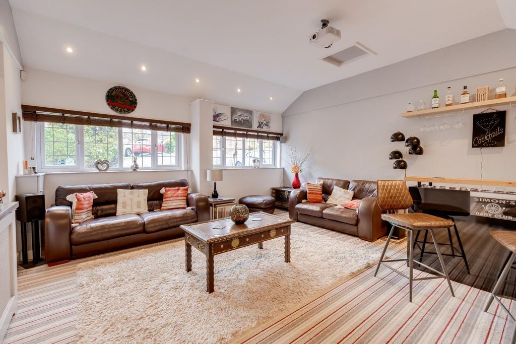 Property photo 2 of 23