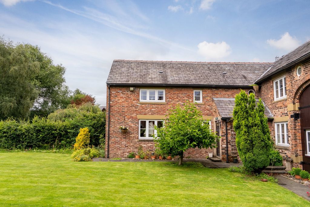 Property photo 2 of 32