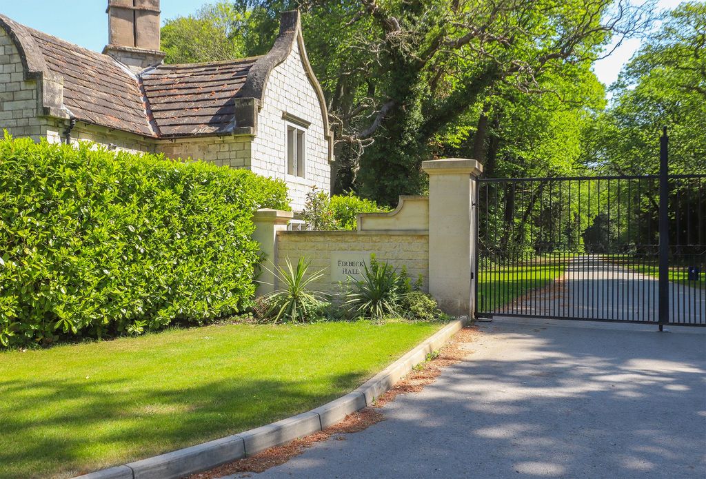 Property photo 2 of 24 Gated Entrance