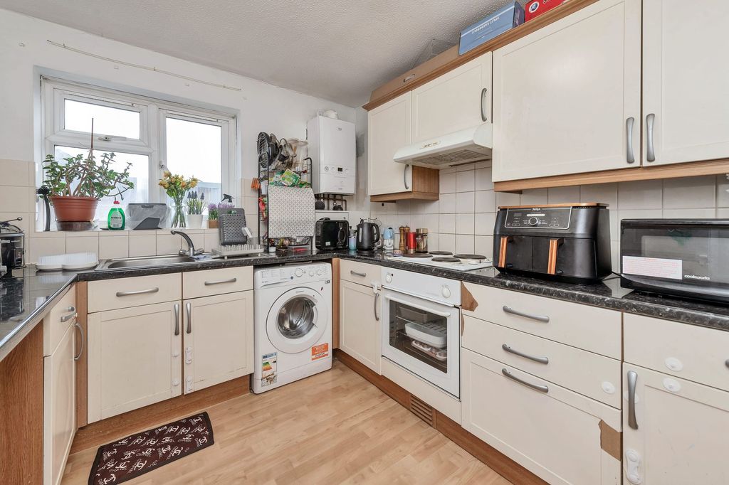 Property photo 2 of 8