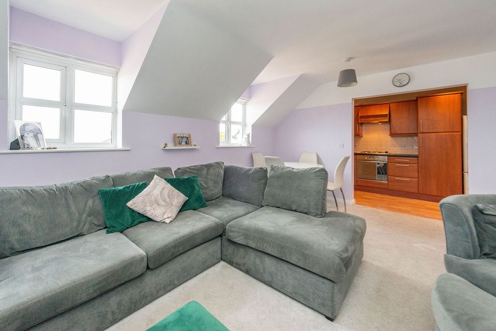 Property photo 3 of 11