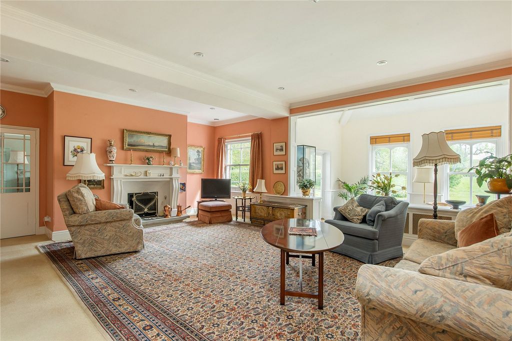 Property photo 2 of 21 Sitting Room