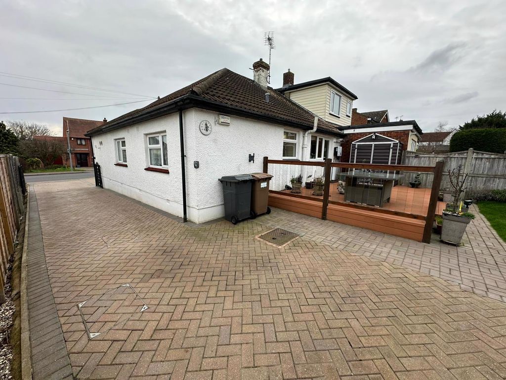 Property photo 2 of 15 Driveway