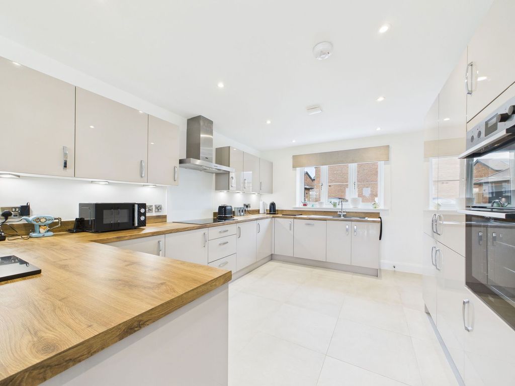 Property photo 2 of 27