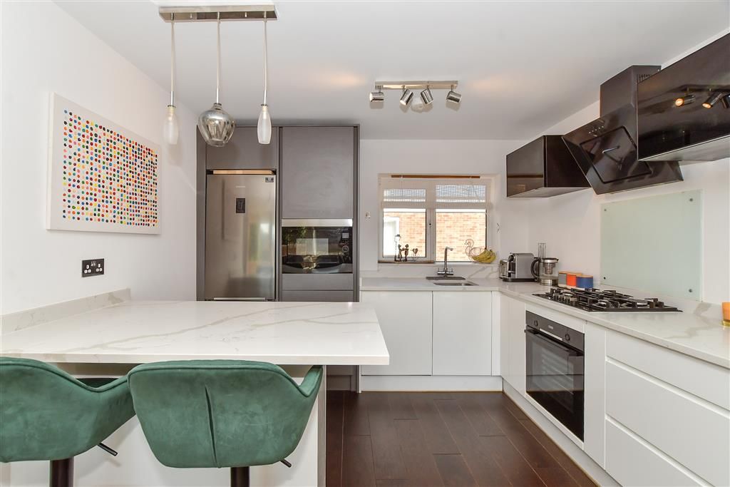 Property photo 3 of 15 Kitchen