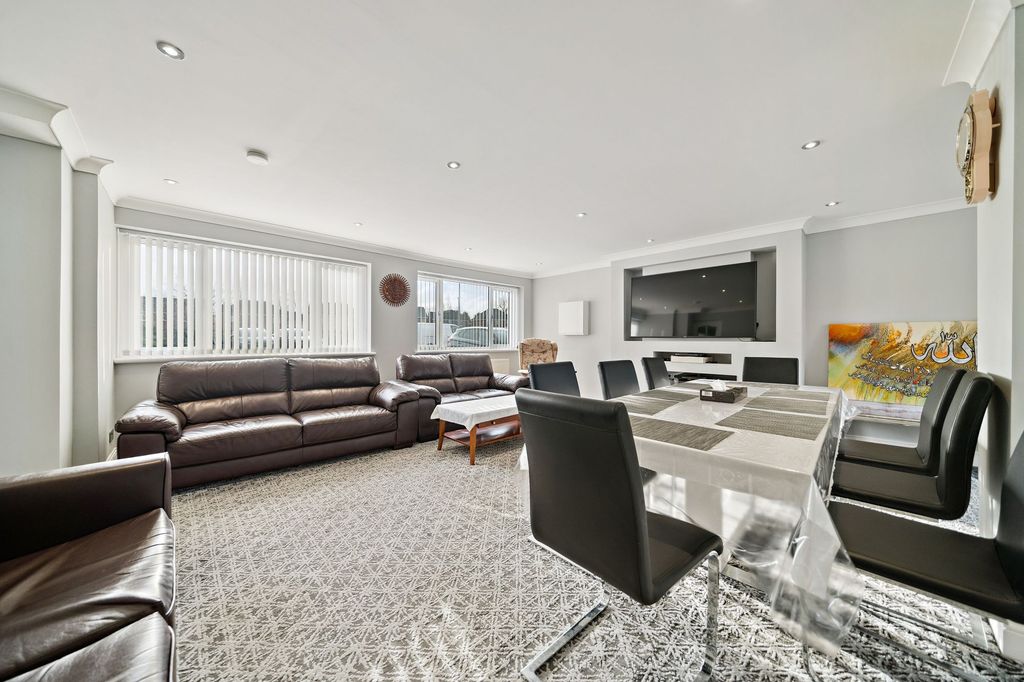 Property photo 2 of 29