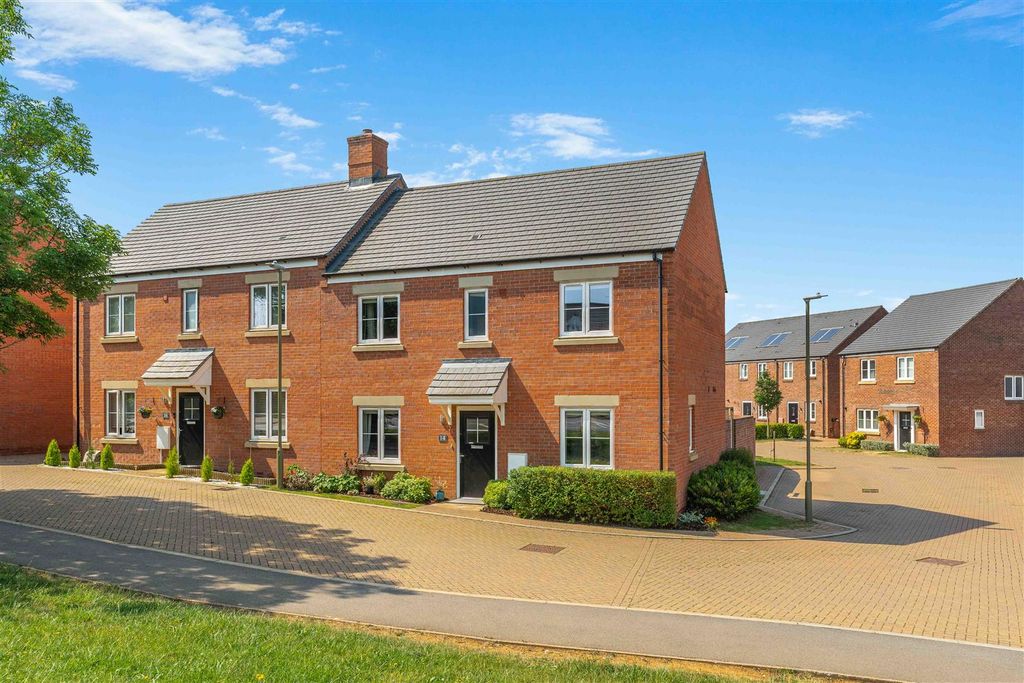 Property photo 1 of 21 14 Greville Road, Banbury-1.Jpg