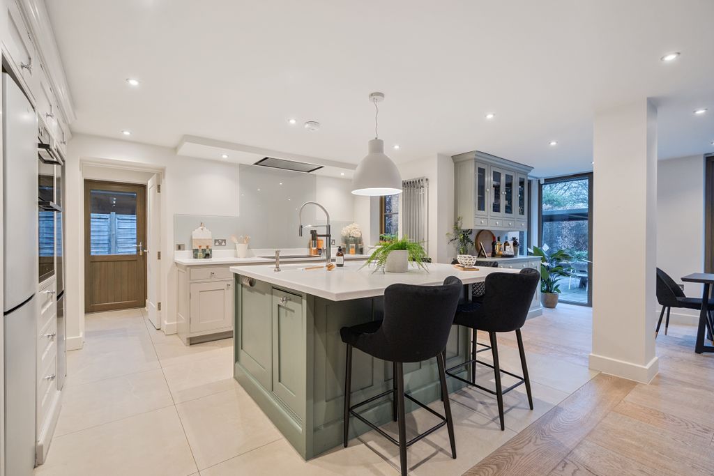 Property photo 3 of 45