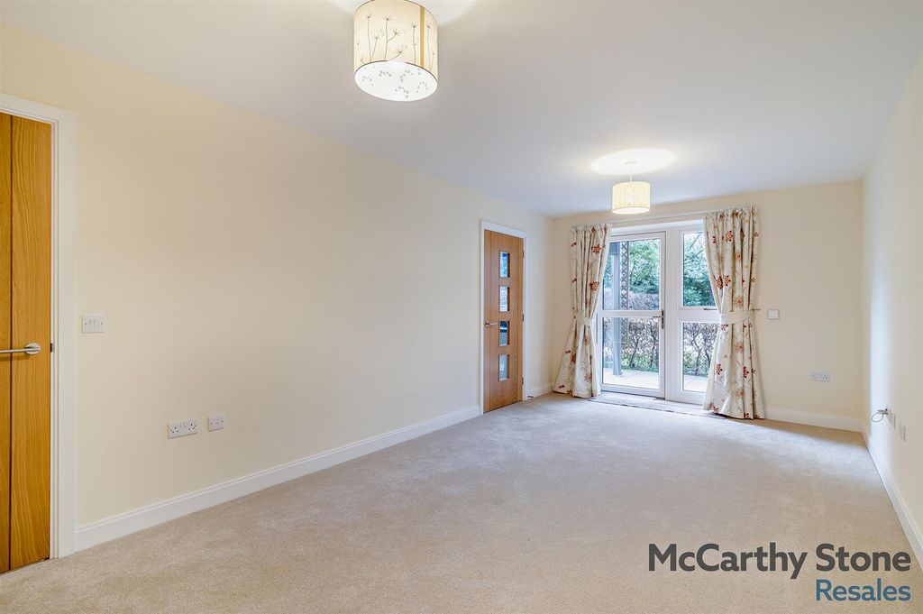 Property photo 3 of 19 Living Room