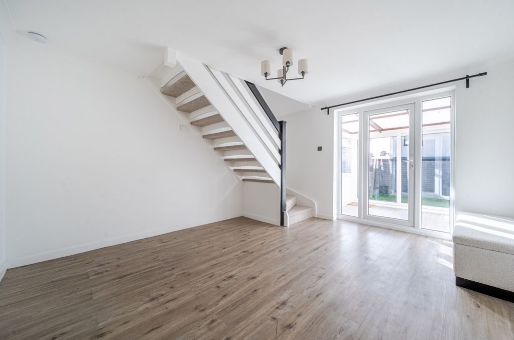 Property photo 3 of 11 1369479-5-68Ff544...