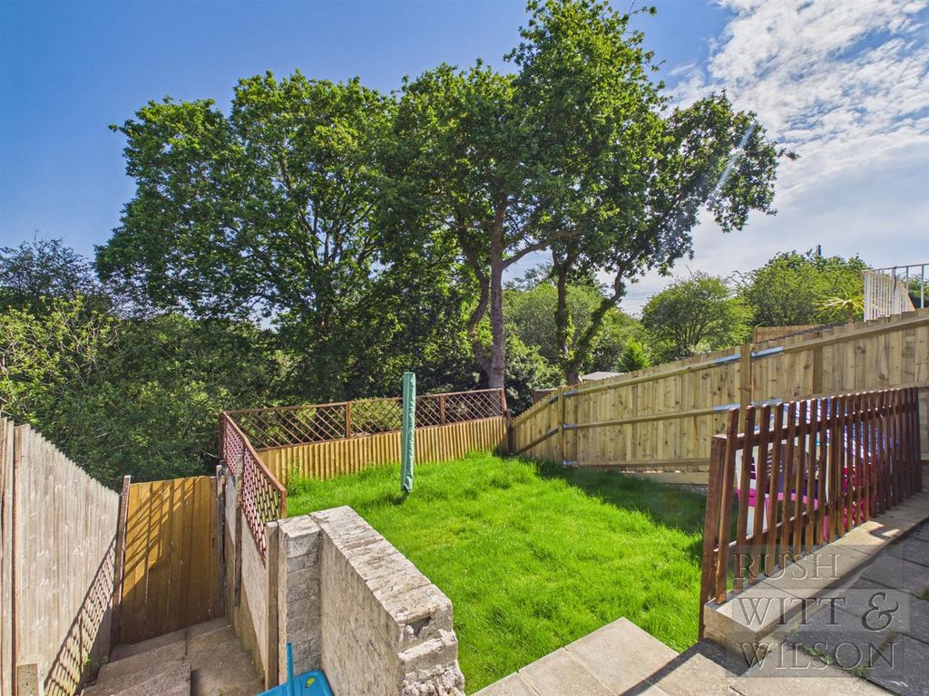 Property photo 2 of 27
