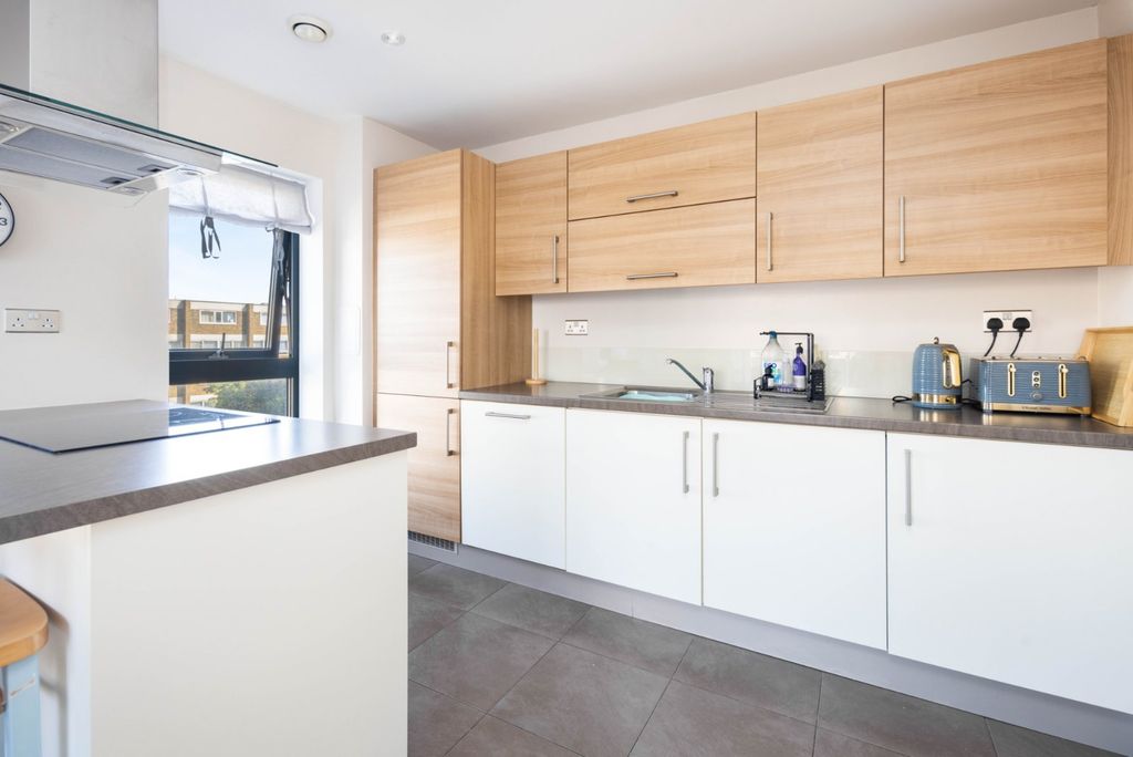 Property photo 3 of 17 Kitchen Reception