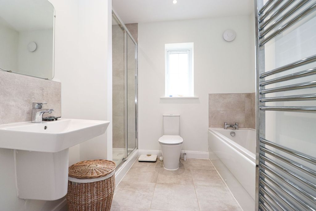 Property photo 3 of 16 Bathroom