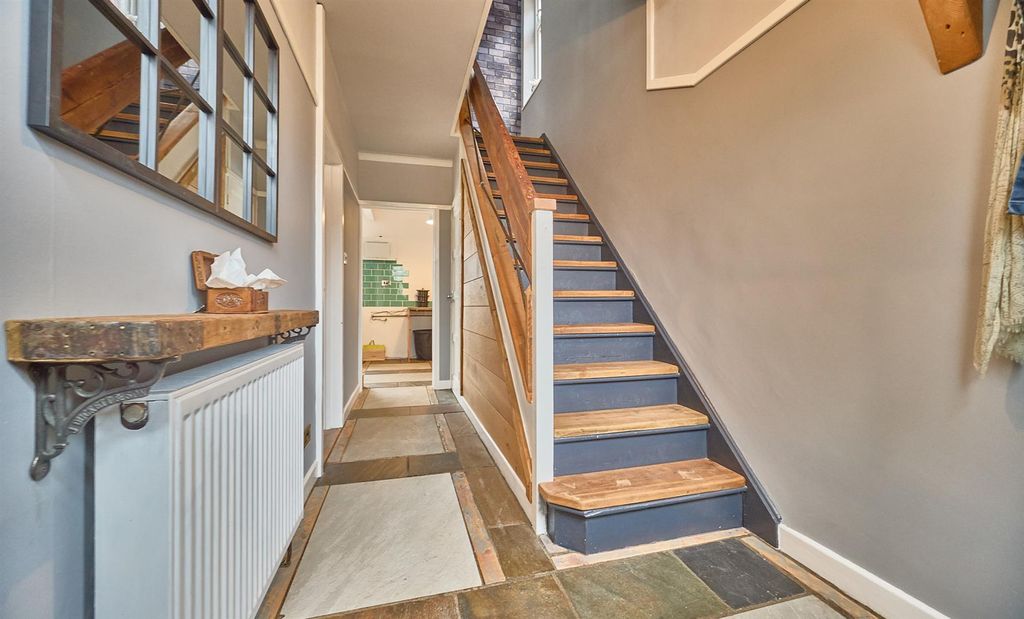 Property photo 2 of 19 Entrance Hallway