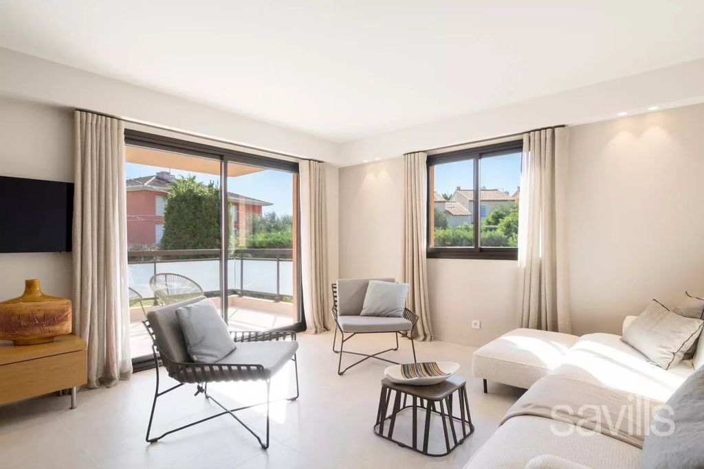 Property photo 1 of 13 A Stunning Apartment With Terrace And Pool