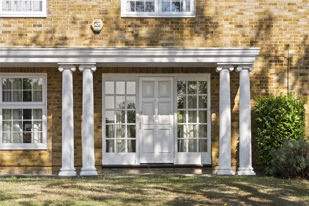 Property photo 2 of 11 Entrance
