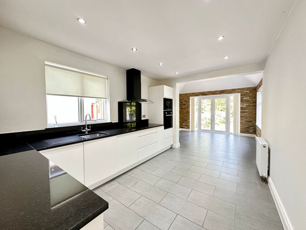 Property photo 3 of 26 Kitchen/Diner
