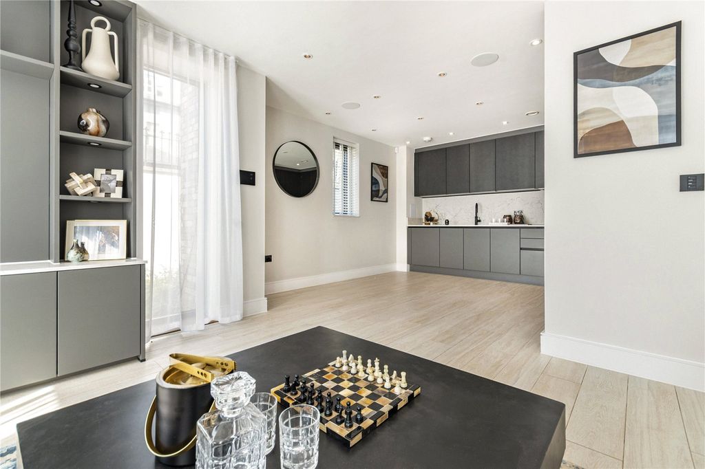 Property photo 3 of 18 The Exchange