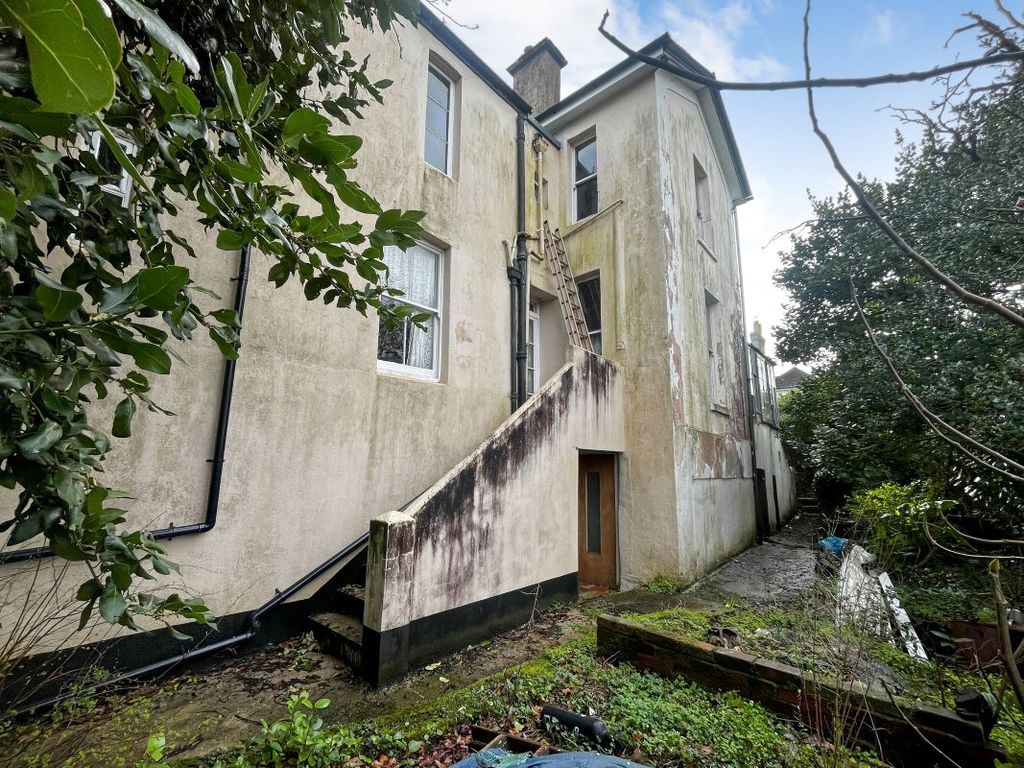 Property photo 2 of 20