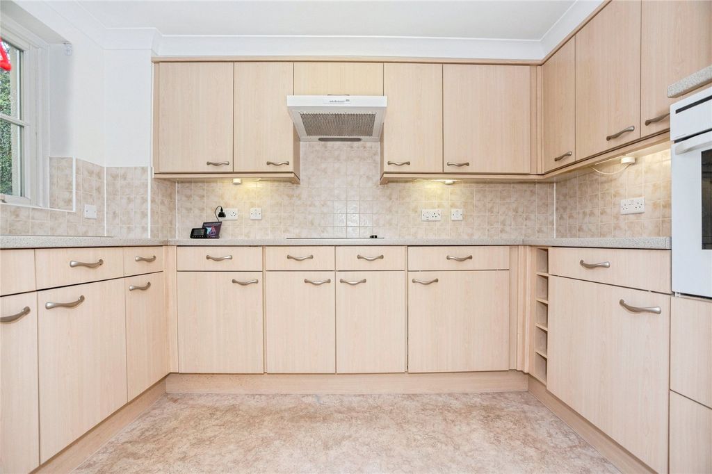 Property photo 3 of 11 Kitchen