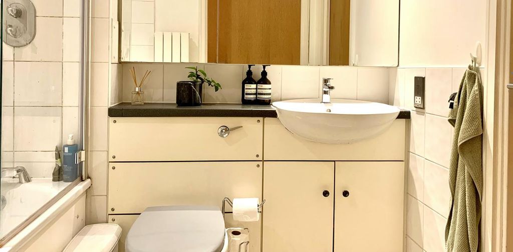 Property photo 2 of 8 Bathroom