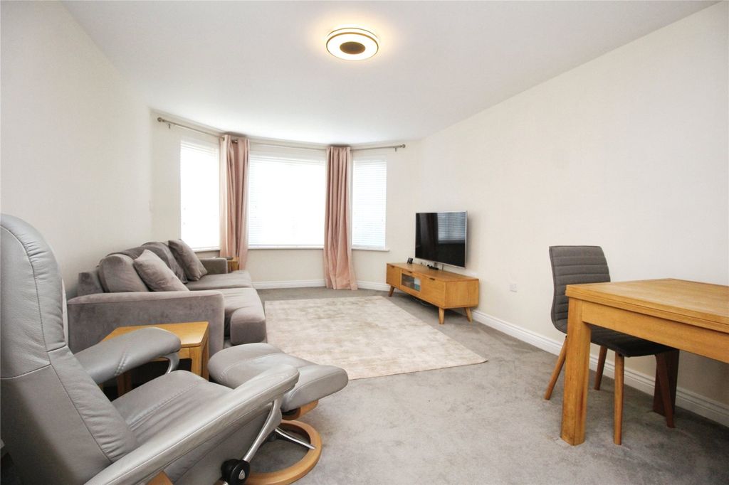 Property photo 3 of 9 Living/Dining Room