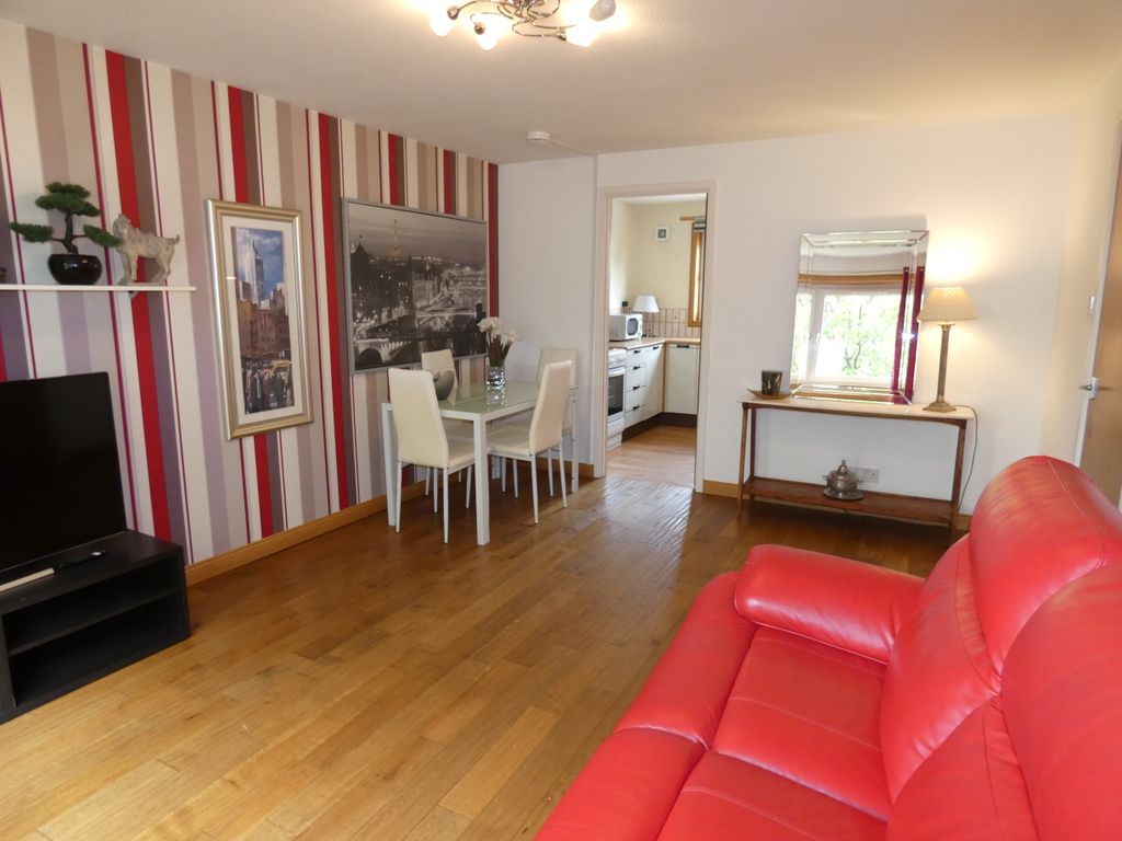 Property photo 3 of 10 Lounge