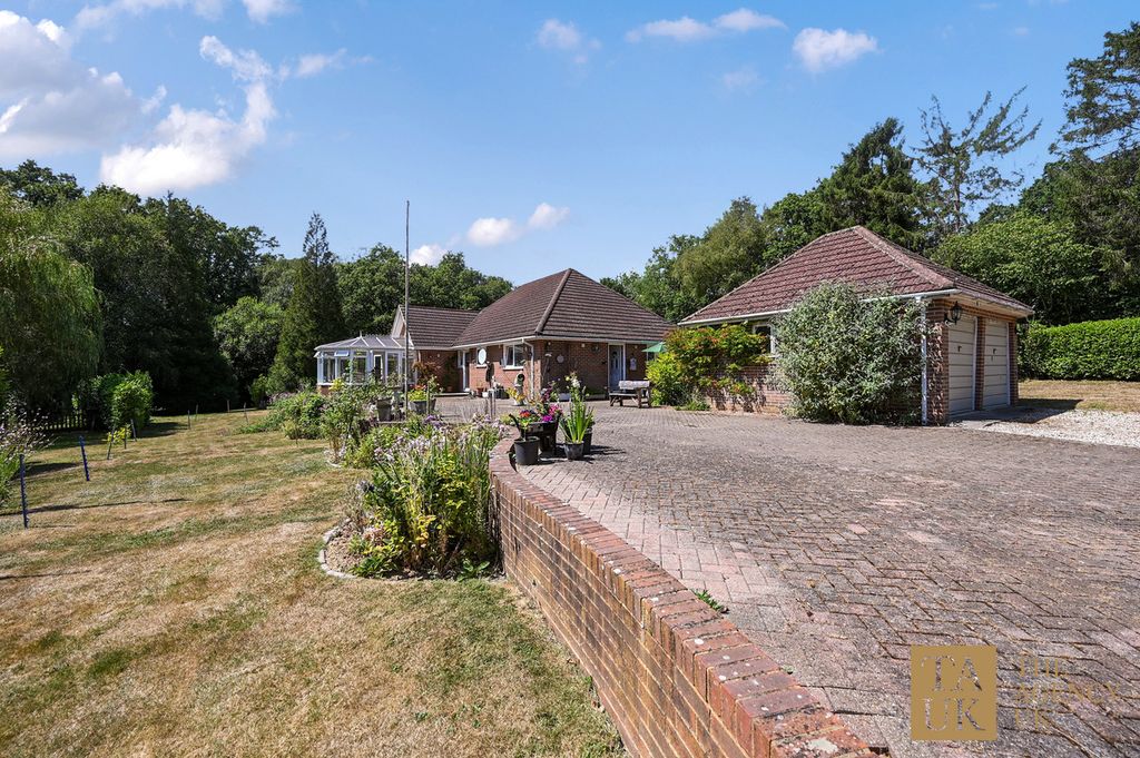 Property photo 1 of 28