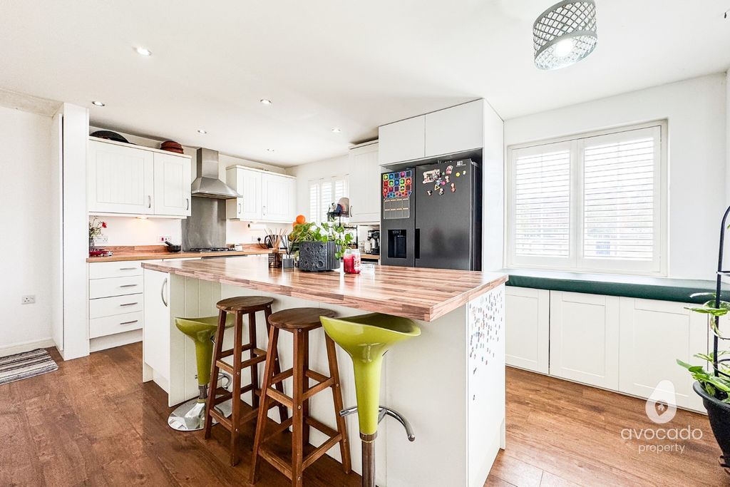 Property photo 3 of 17 4421444