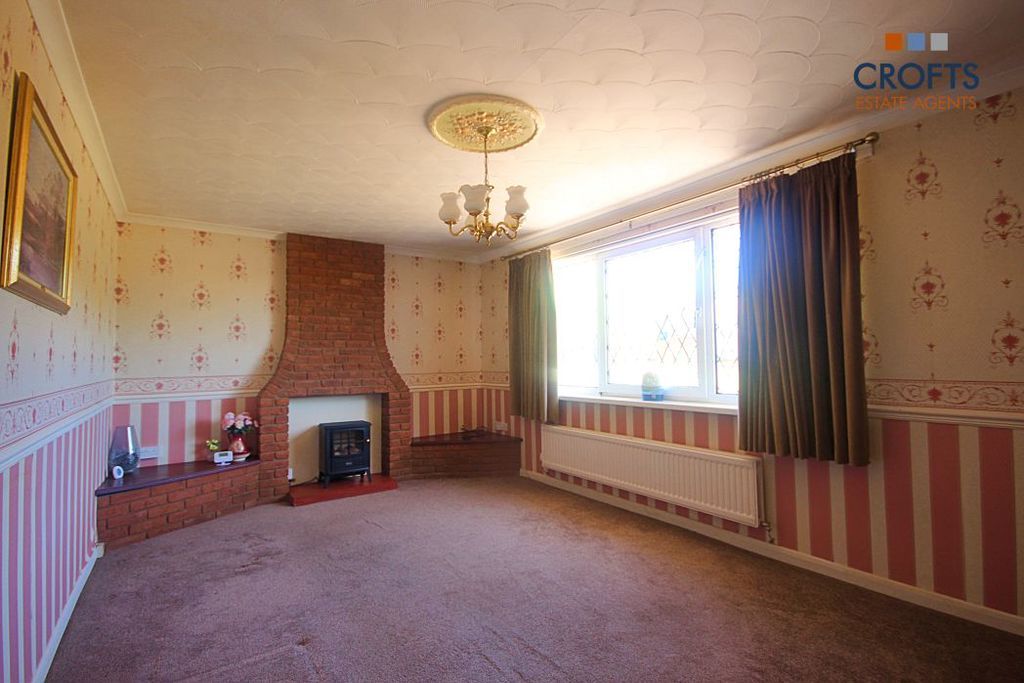 Property photo 2 of 11 Lounge